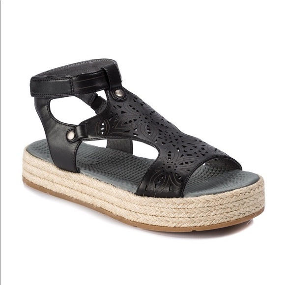 BareTraps Shoes - LIKE NEW * Baretrap Bernedette Sandals